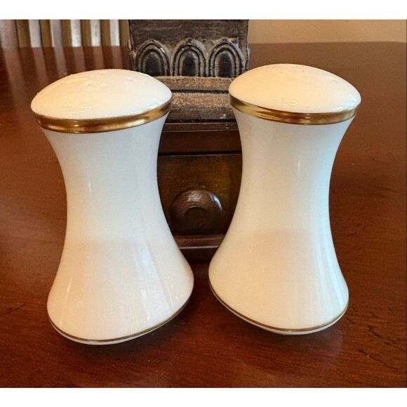 LENOX -  Eternal Collection Vintage (60s) Porcelain Salt & Pepper Shakers/3.75" - Picture 7 of 16